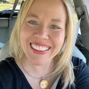 Meet your Posher, Alyson